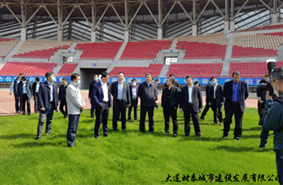 為承辦好足球相關(guān)賽事 大連普灣體育場、大連市青少年足球訓(xùn)練基地 積極進(jìn)行升級改造工作